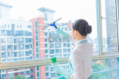 专业保洁服务 玻璃清洁的重要性与实施方法